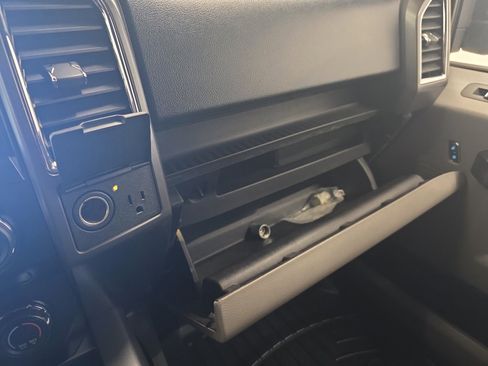 Used 2017 Ford F150 XLT w/ Equipment Group 302A Luxury image 32