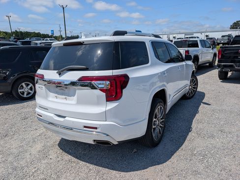Used 2023 GMC Acadia Denali w/ Denali Technology Package FWD image 3