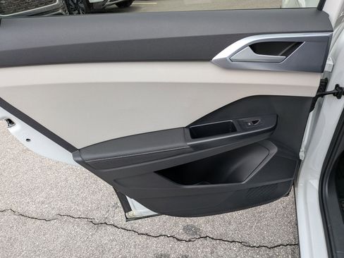 Used 2025 Volkswagen Taos SE image 26