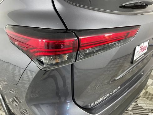Used 2023 Toyota Highlander LE FWD image 17