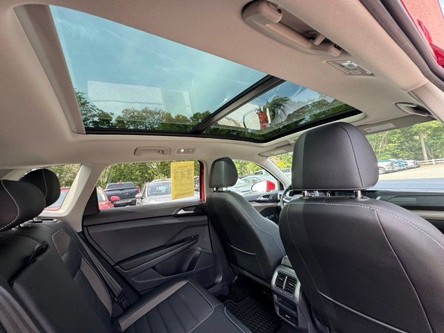 Certified 2022 Volkswagen Taos SEL w/ Panoramic Sunroof Package AWD/4WD image 24