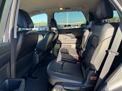 Used 2023 Nissan Pathfinder SL image 27