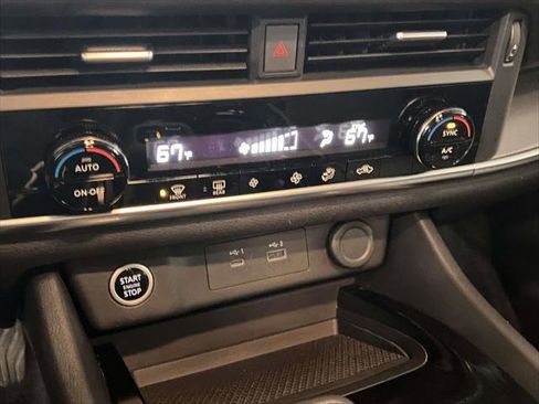 Used 2023 Nissan Rogue SV image 28