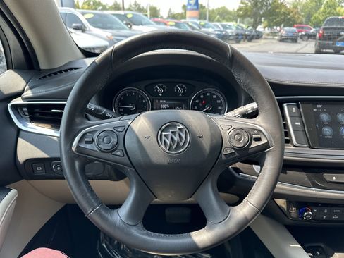 Used 2019 Buick Enclave Essence image 18