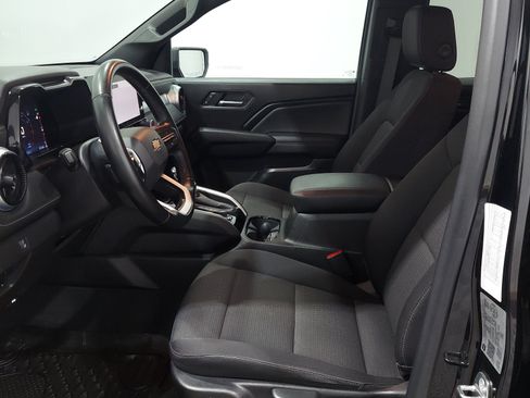 Used 2023 Chevrolet Colorado LT w/ Advanced Trailering Package AWD/4WD image 12