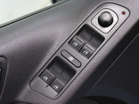 Used 2018 Volkswagen Tiguan Limited FWD image 9