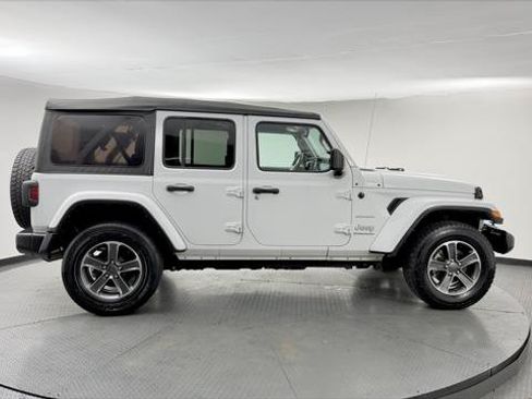 Used 2023 Jeep Wrangler Unlimited Sahara w/ Cold Weather Group AWD/4WD image 9
