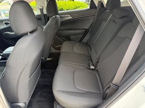 Used 2024 Kia Sportage LX AWD/4WD image 16