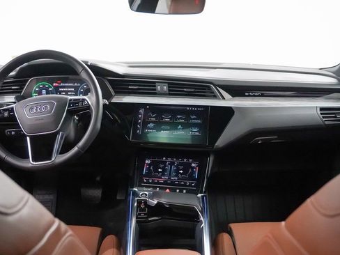 Used 2022 Audi e-tron Chronos image 20