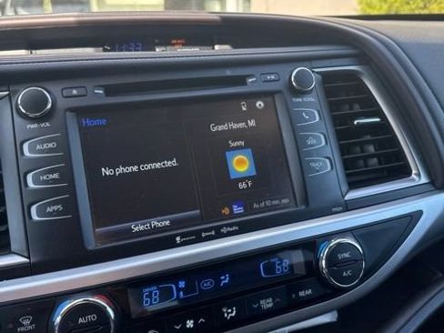 Used 2017 Toyota Highlander Plus w/ Protection Package #3 AWD/4WD image 8