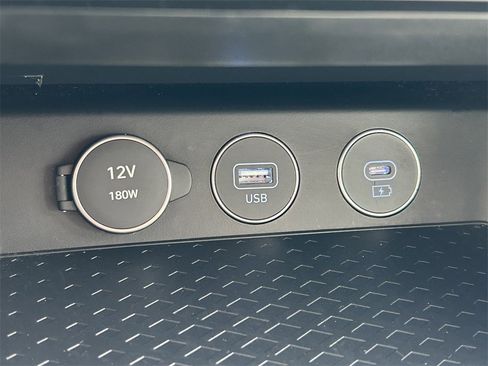 Used 2025 Genesis G70 2.5T image 26