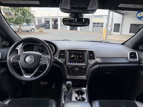 Used 2018 Jeep Grand Cherokee Altitude RWD image 40