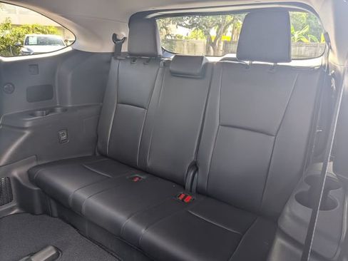 Used 2025 Toyota Highlander XLE FWD image 15