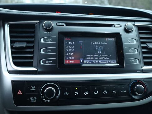 Used 2019 Toyota Highlander LE image 30