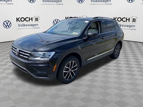 Used 2021 Volkswagen Tiguan SE w/ Panoramic Sunroof Package AWD/4WD image 3