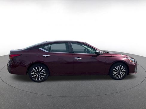 Used 2025 Nissan Altima 2.5 SV image 15