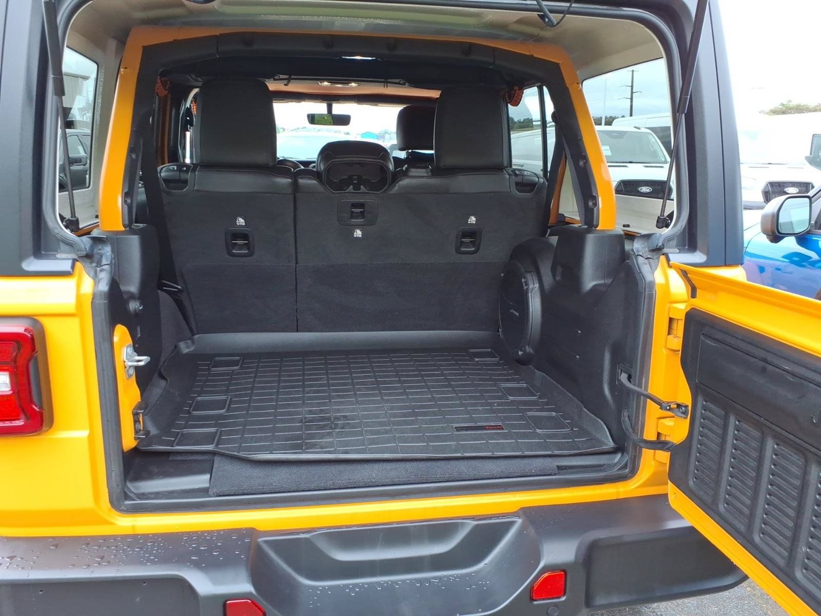 Used 2021 Jeep Wrangler Unlimited Sahara w/ Uconnect 4C Nav & Sound Group AWD/4WD image 12