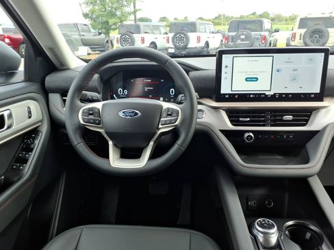 Used 2026 Ford Explorer Active w/ Active Comfort Package RWD image 16