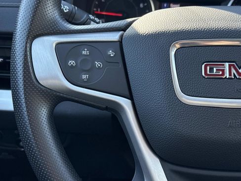 Used 2023 GMC Terrain SLE w/ Driver Convenience Package image 8