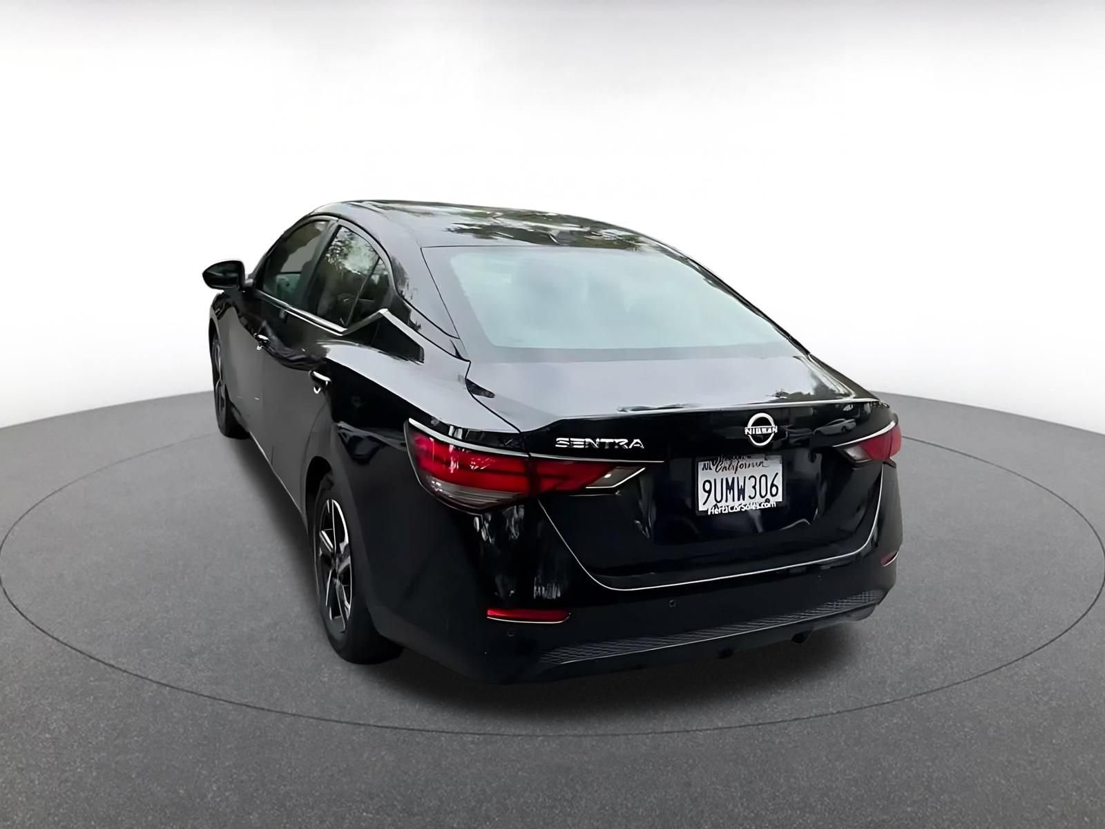 Used 2025 Nissan Sentra SV FWD image 10