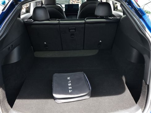 Used 2021 Tesla Model Y Long Range AWD/4WD image 27