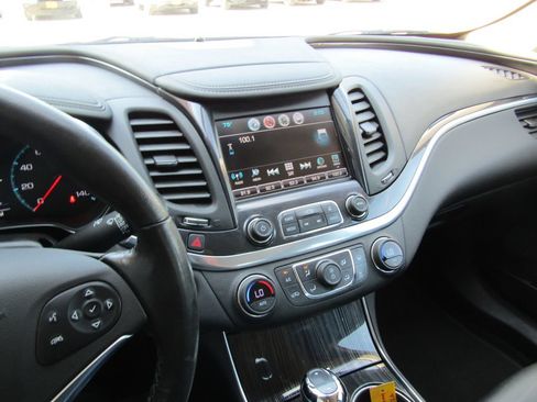 Used 2019 Chevrolet Impala LT FWD image 22