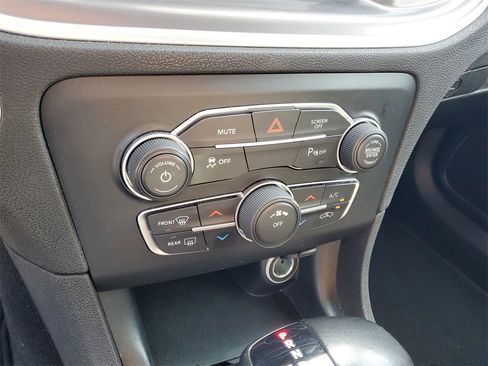 Used 2022 Dodge Charger SXT image 21