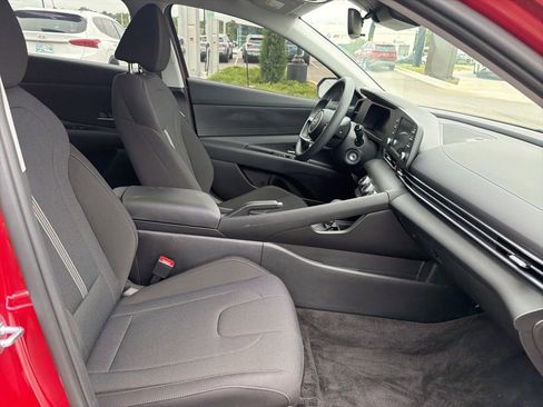 New 2025 Hyundai Elantra SE FWD image 14