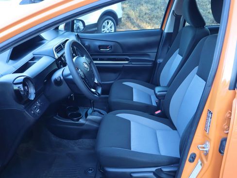 Used 2018 Toyota Prius C Two image 9