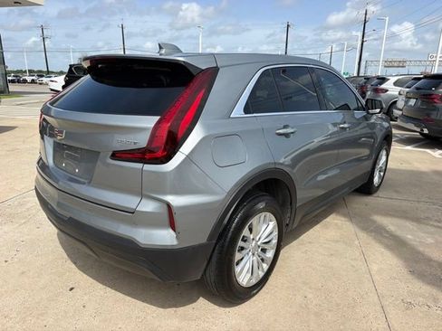 Used 2024 Cadillac XT4 Luxury w/ Cold Weather Package FWD image 4