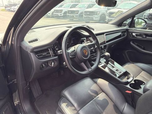 Used 2023 Porsche Macan Turbo AWD/4WD image 9