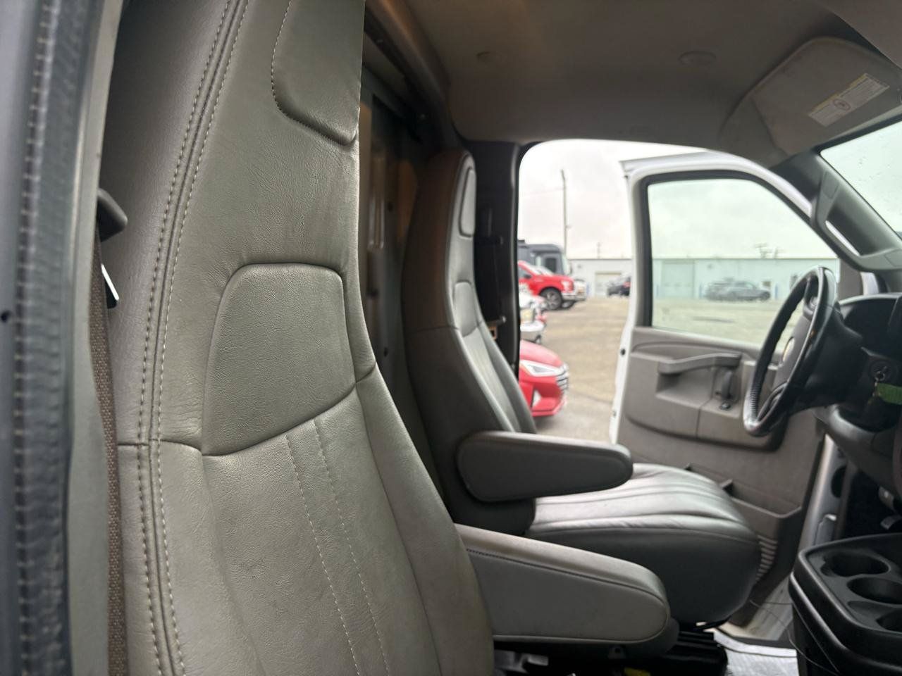 Used 2020 Chevrolet Express 3500 w/ Power Convenience Package RWD image 30