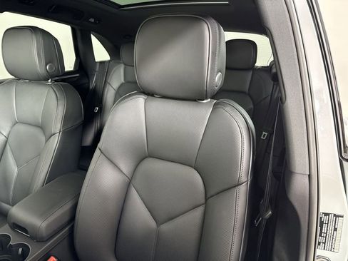 New 2026 Porsche Macan AWD/4WD image 41