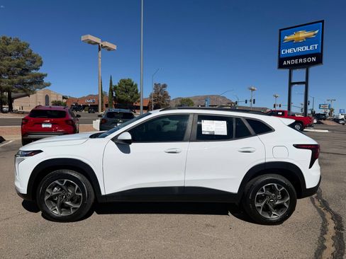 Used 2024 Chevrolet Trax LT w/ Driver Confidence Package FWD image 10