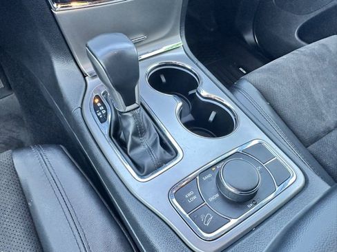 Used 2022 Jeep Grand Cherokee Laredo X image 22