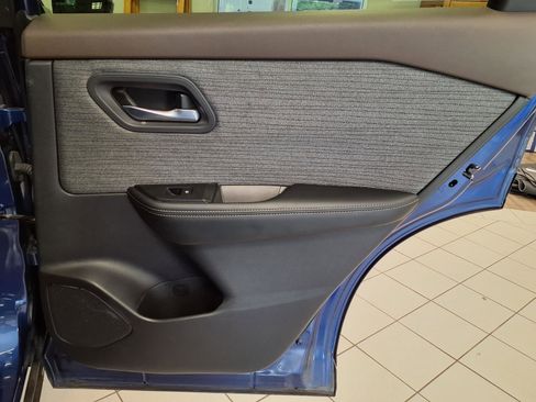 Used 2023 Nissan Rogue SV FWD image 12