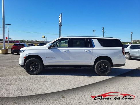 Used 2024 Chevrolet Suburban Premier image 1