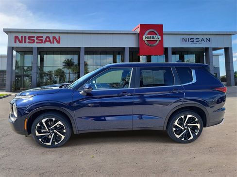 Used 2024 Mitsubishi Outlander SE Black Edition image 8