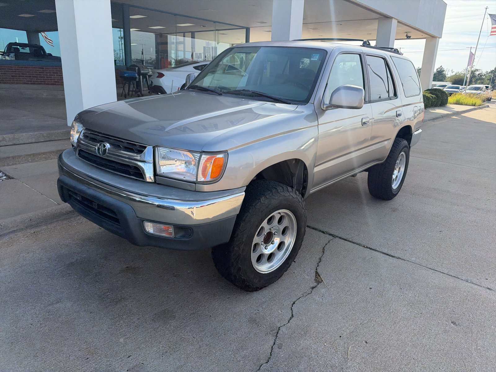 Used 2002 Toyota 4Runner SR5 RWD image 2