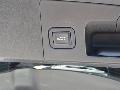 Used 2018 Cadillac XT5 AWD image 19