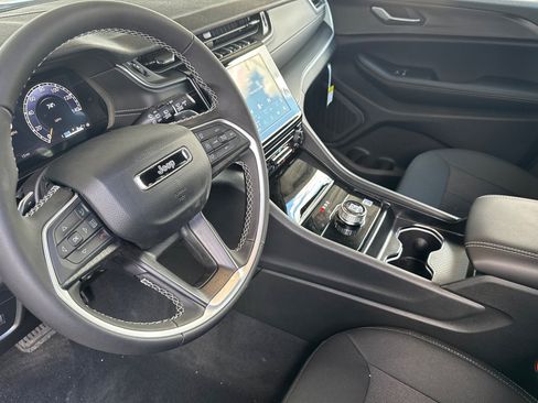New 2026 Jeep Grand Cherokee Laredo AWD/4WD image 9