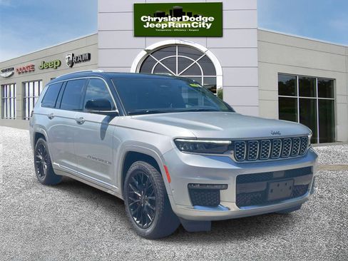 Used 2021 Jeep Grand Cherokee L Summit w/ Luxury Tech Group V AWD/4WD image 2