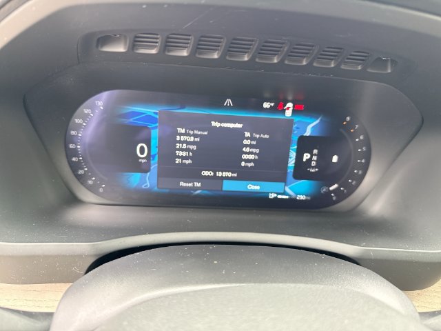 Certified 2025 Volvo XC90 B6 Ultra AWD/4WD image 13