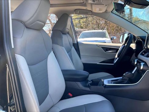 Used 2025 Toyota RAV4 XLE Premium image 9