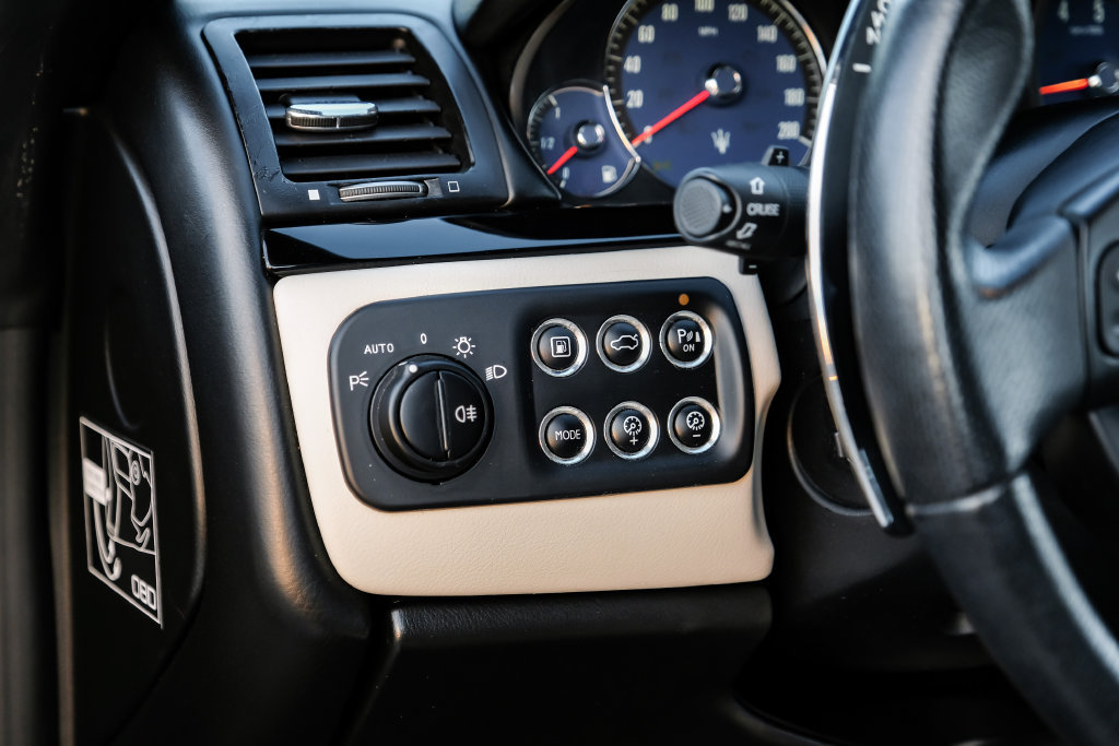 Used 2016 Maserati GranTurismo Sport RWD image 36
