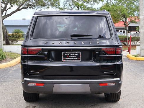 Used 2022 Jeep Wagoneer Series II w/ Premium Group I AWD/4WD image 15