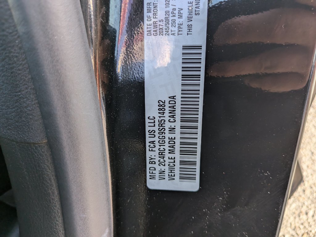 Used 2025 Chrysler Pacifica Limited FWD image 38