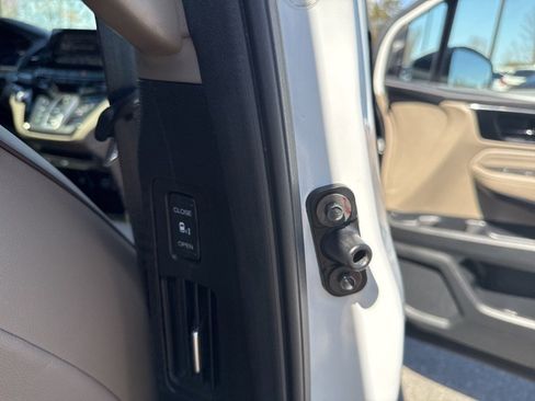 Used 2022 Honda Odyssey Elite image 12