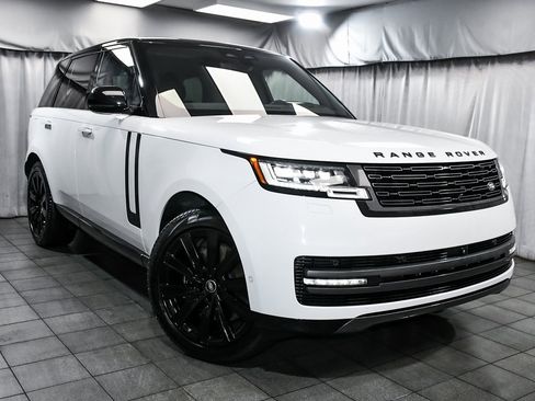 Used 2025 Land Rover Range Rover SE image 3
