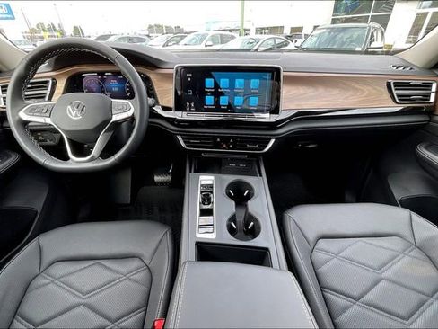 New 2025 Volkswagen Atlas SE image 6